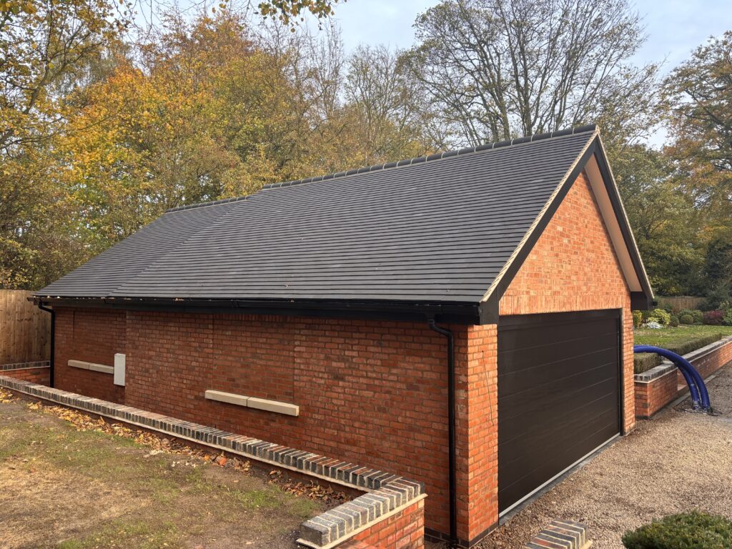 New build double garage at Cadeby built by Parker Grears
